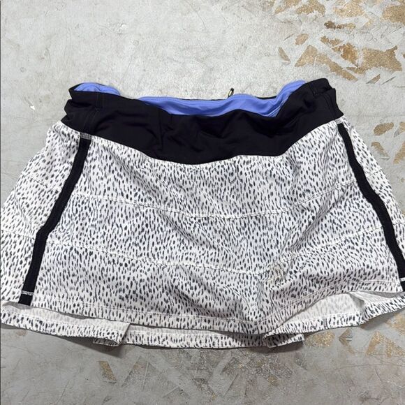 Black and White Patterned Athletic Skirt LULULEMON - Size 8 - Picture 1 of 4
